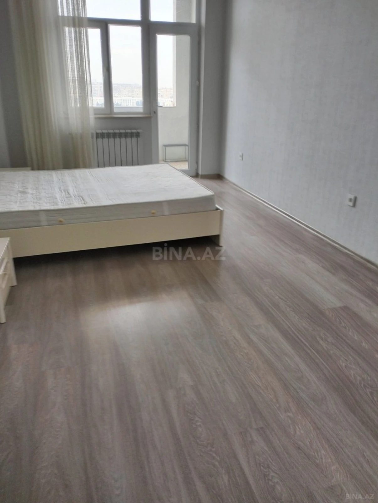 Satılır 2 otaqlı mənzil 96 m²