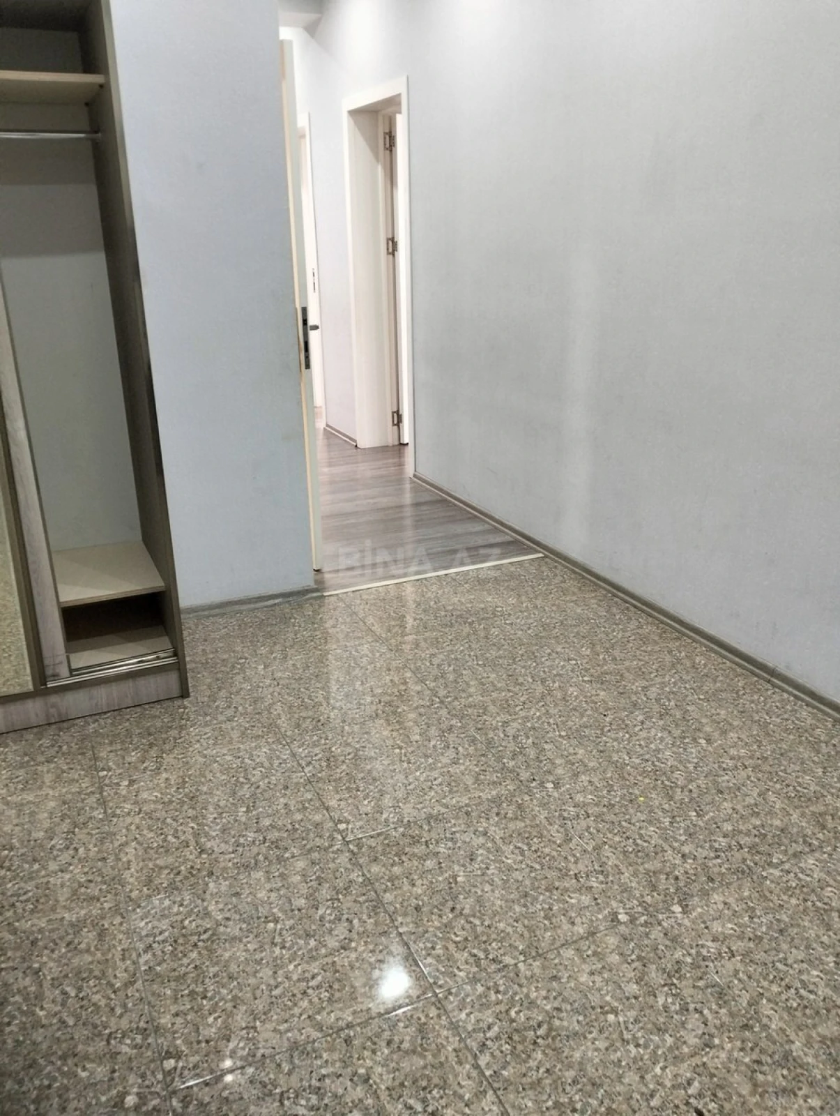 Satılır 2 otaqlı mənzil 96 m²