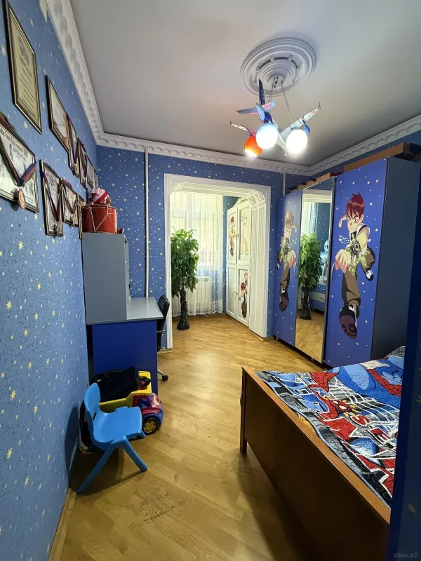 Satılır 4 otaqlı mənzil 115 m²