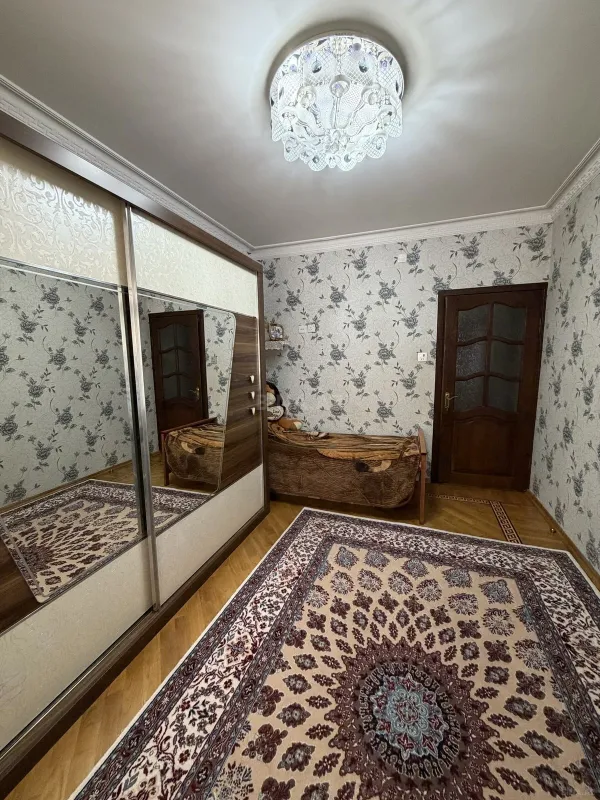 Satılır 4 otaqlı mənzil 115 m²
