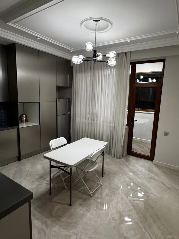 Satılır 3 otaqlı mənzil 140 m²