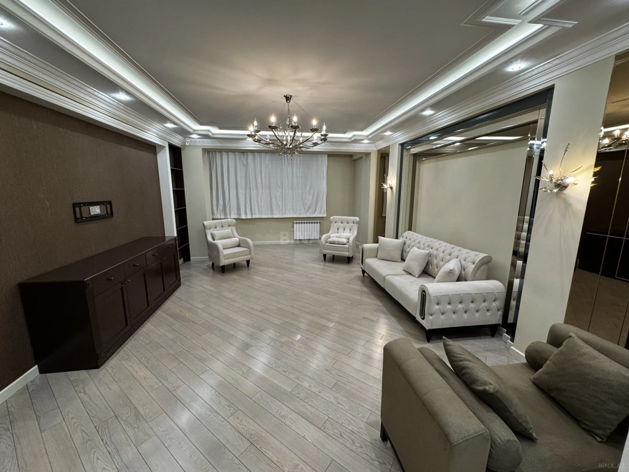 Satılır 3 otaqlı mənzil 140 m²
