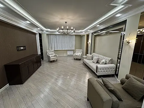 Satılır 3 otaqlı mənzil 140 m²