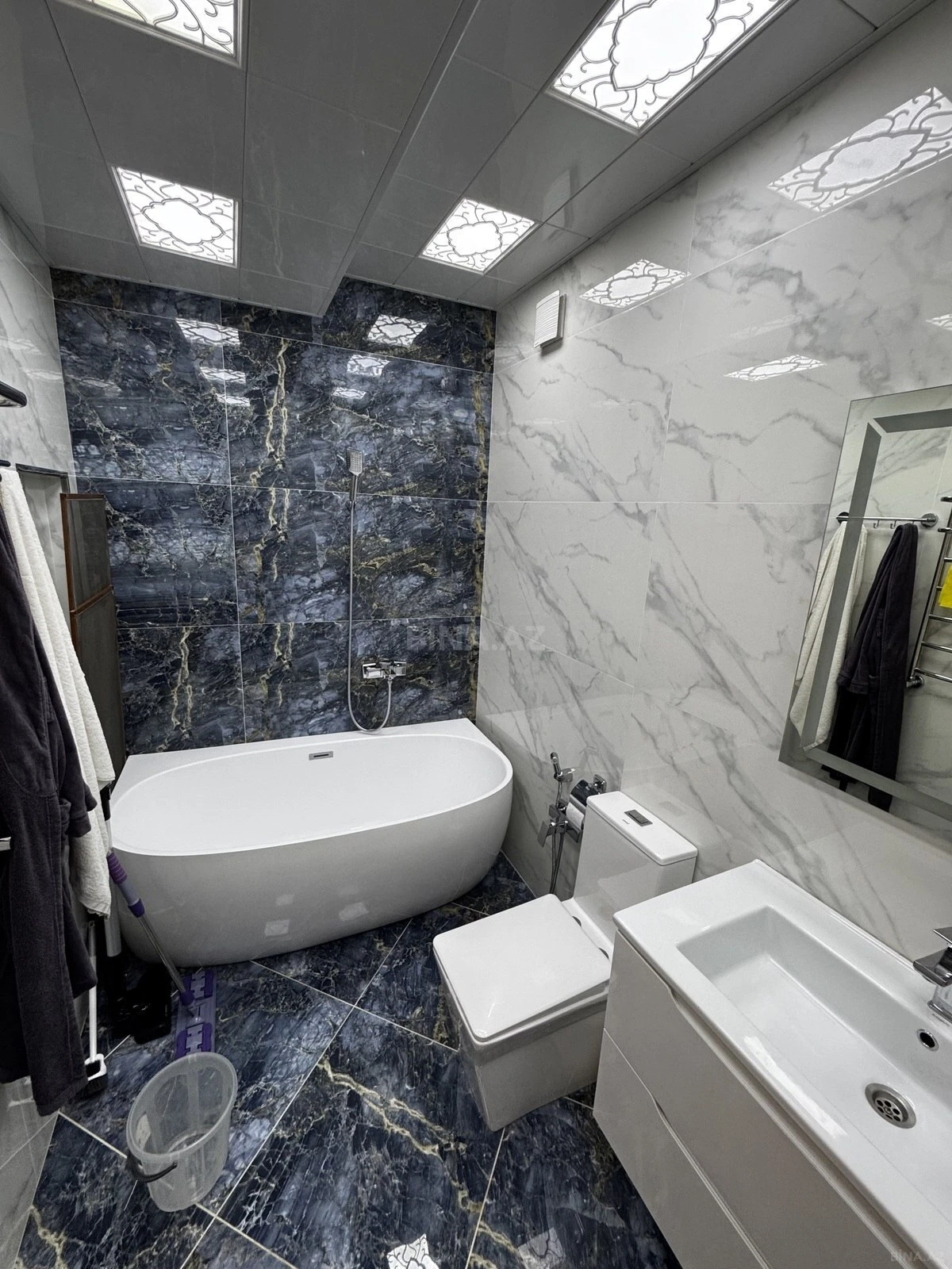 Satılır 3 otaqlı mənzil 140 m²