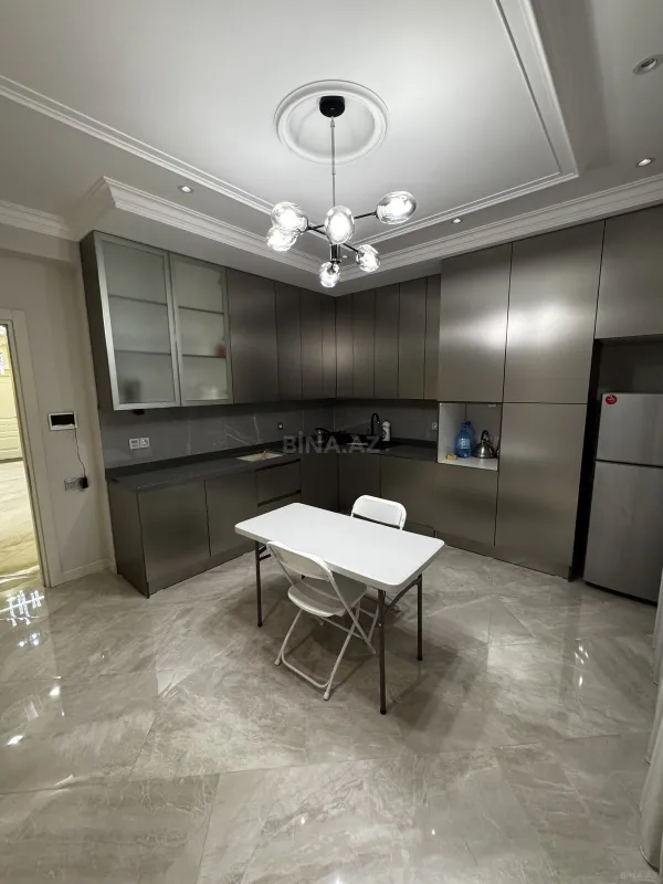 Satılır 3 otaqlı mənzil 140 m²