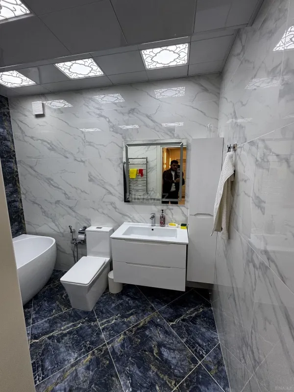 Satılır 3 otaqlı mənzil 140 m²