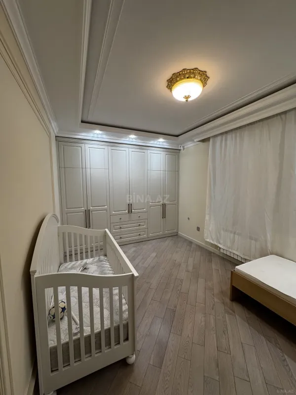 Satılır 3 otaqlı mənzil 140 m²