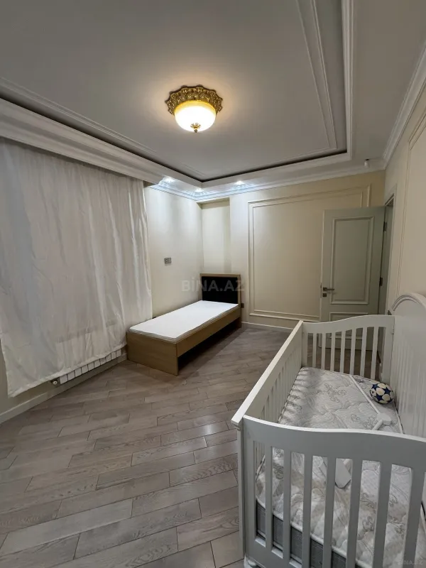 Satılır 3 otaqlı mənzil 140 m²