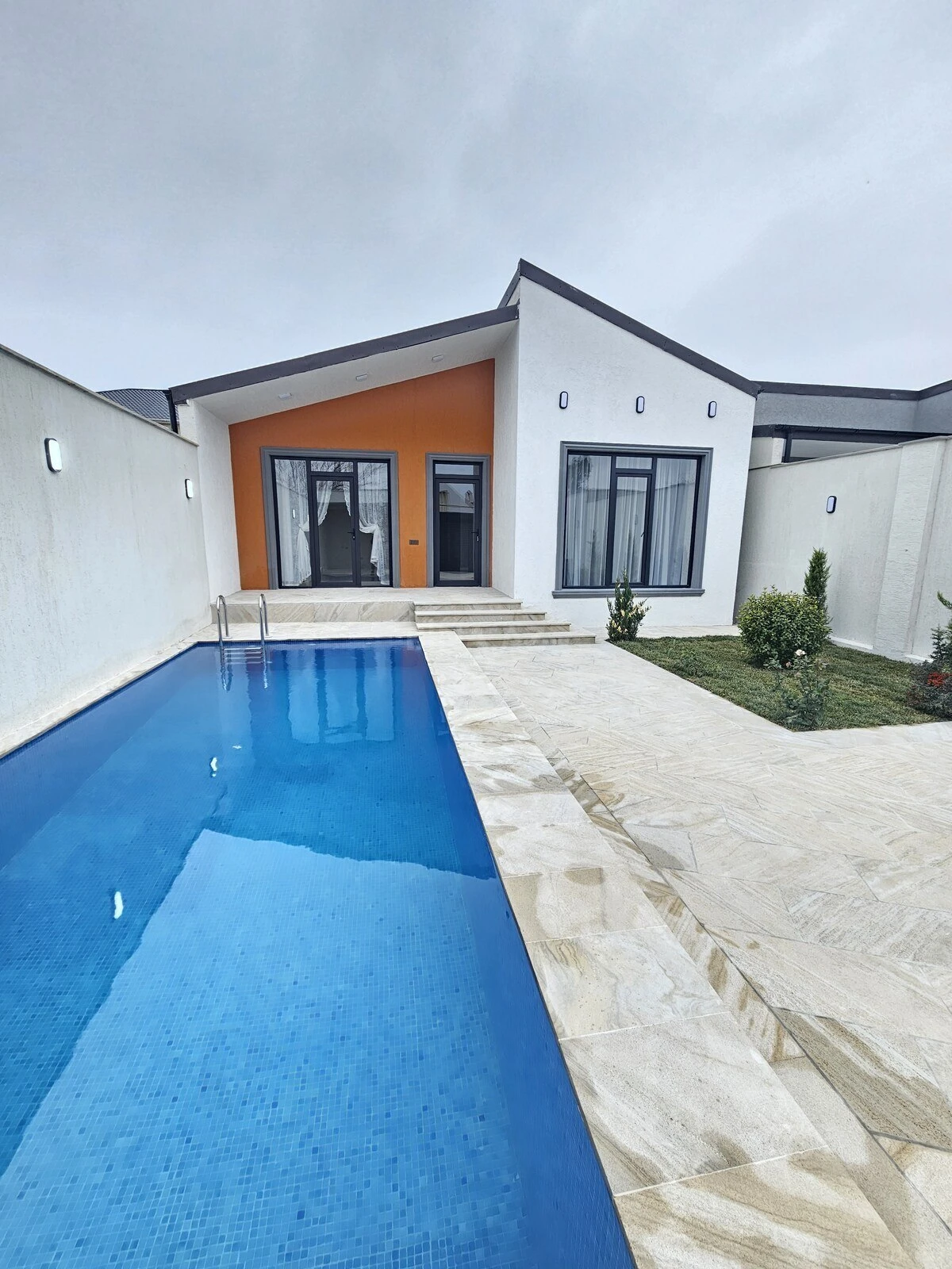 Satılır 4 otaqlı həyət evi 150 m²