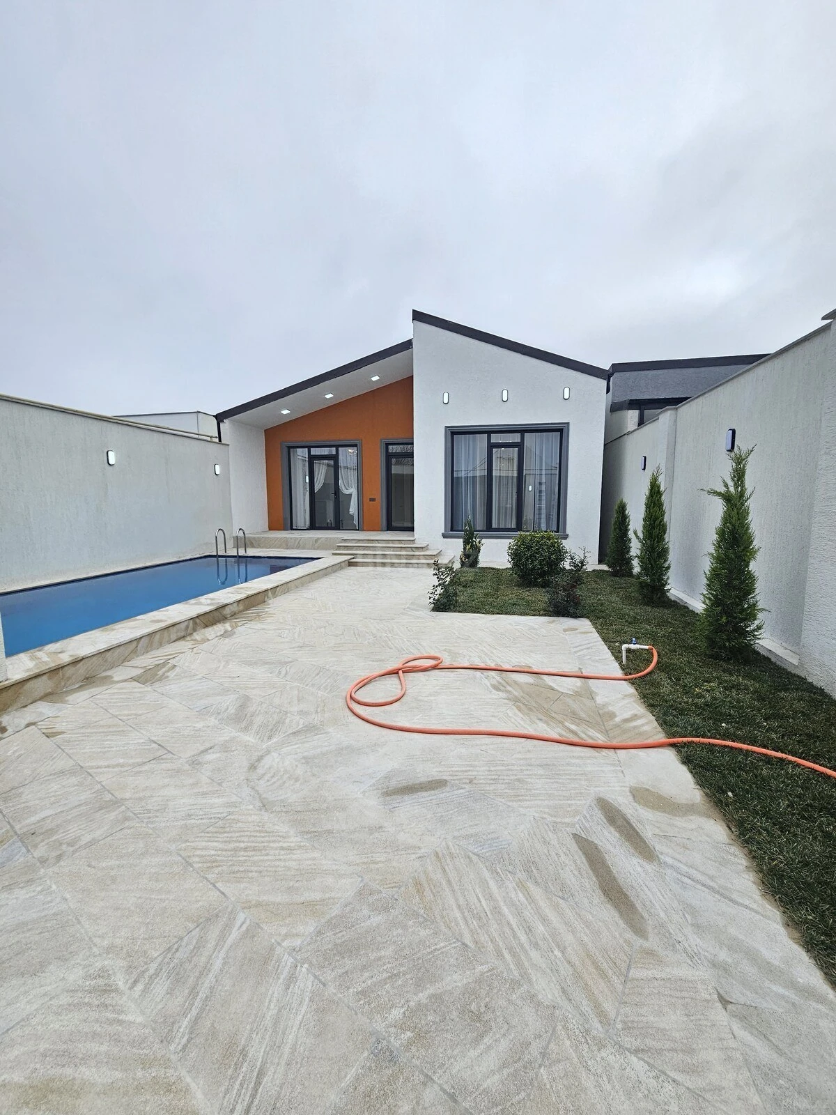 Satılır 4 otaqlı həyət evi 150 m²