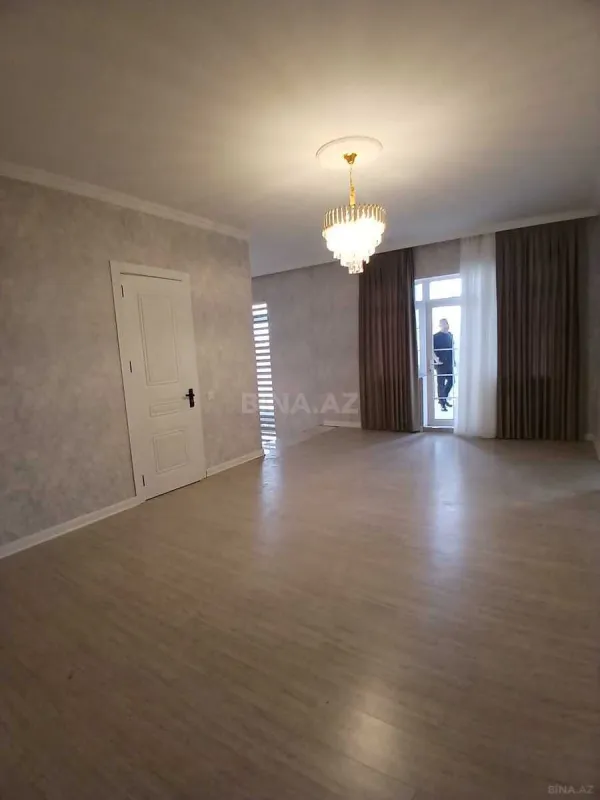 Satılır 5 otaqlı həyət evi 200 m²