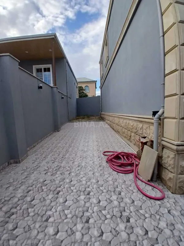 Satılır 5 otaqlı həyət evi 200 m²