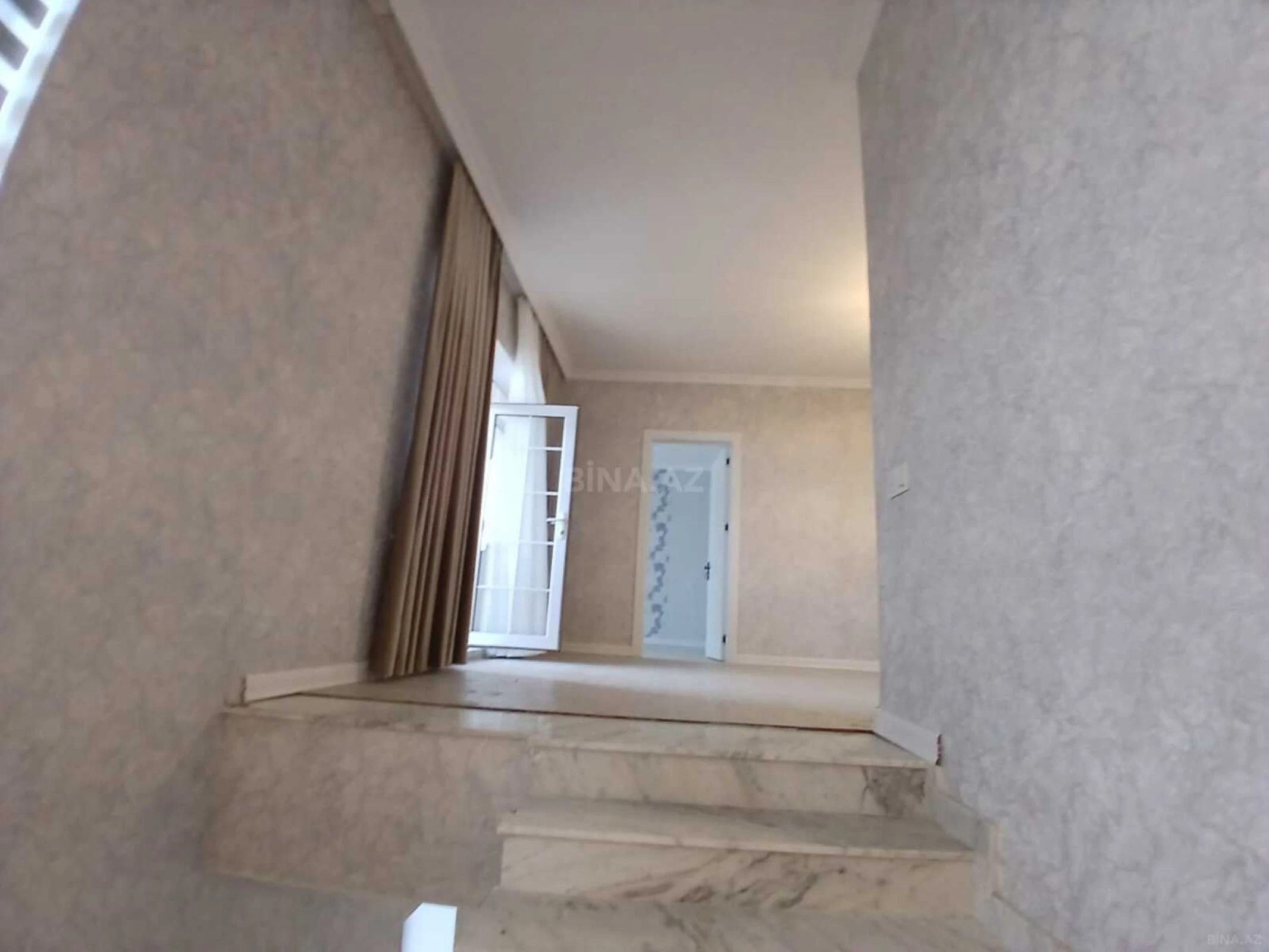 Satılır 5 otaqlı həyət evi 200 m²