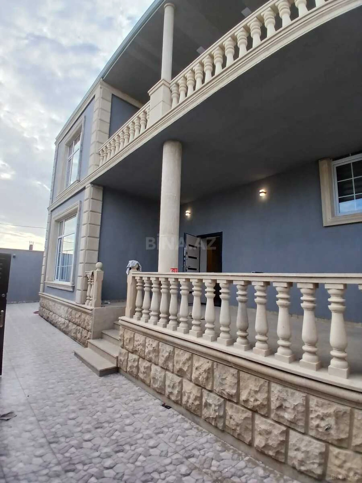 Satılır 5 otaqlı həyət evi 200 m²