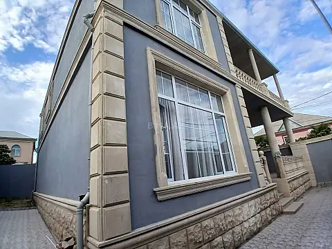 Satılır 5 otaqlı həyət evi 200 m²