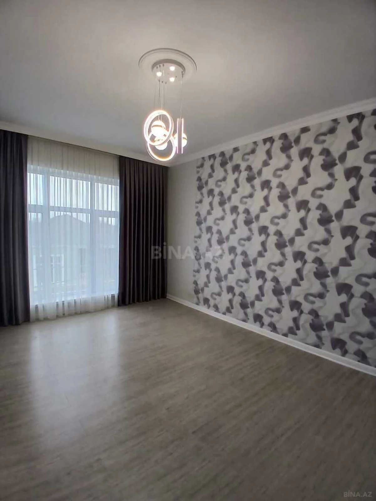Satılır 5 otaqlı həyət evi 200 m²