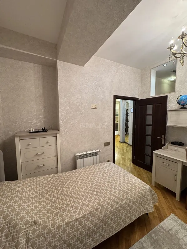 Satılır 3 otaqlı mənzil 104 m²