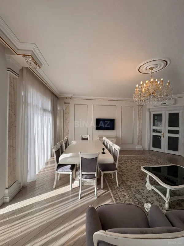 Kirayə verilir 4 otaqlı mənzil 200 m²