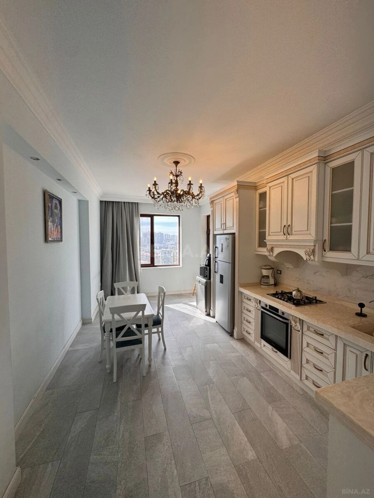 Kirayə verilir 4 otaqlı mənzil 200 m²