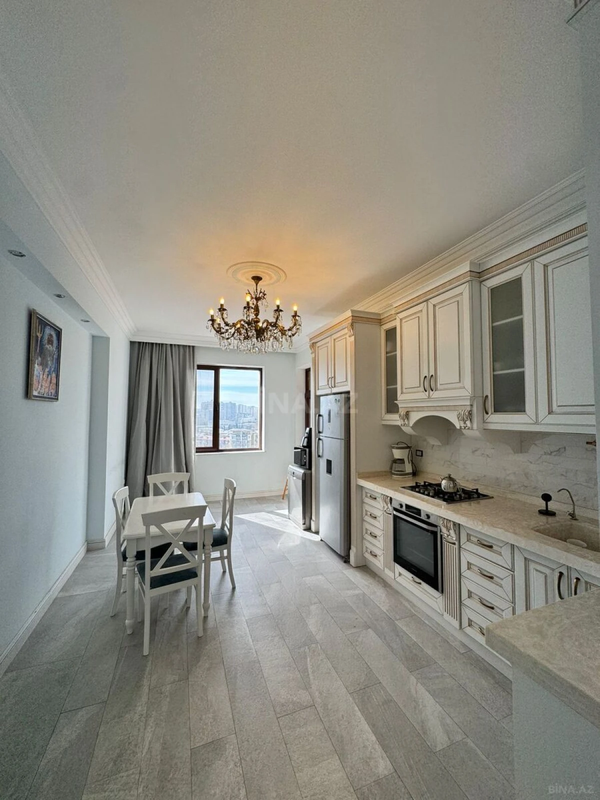 Kirayə verilir 4 otaqlı mənzil 200 m²