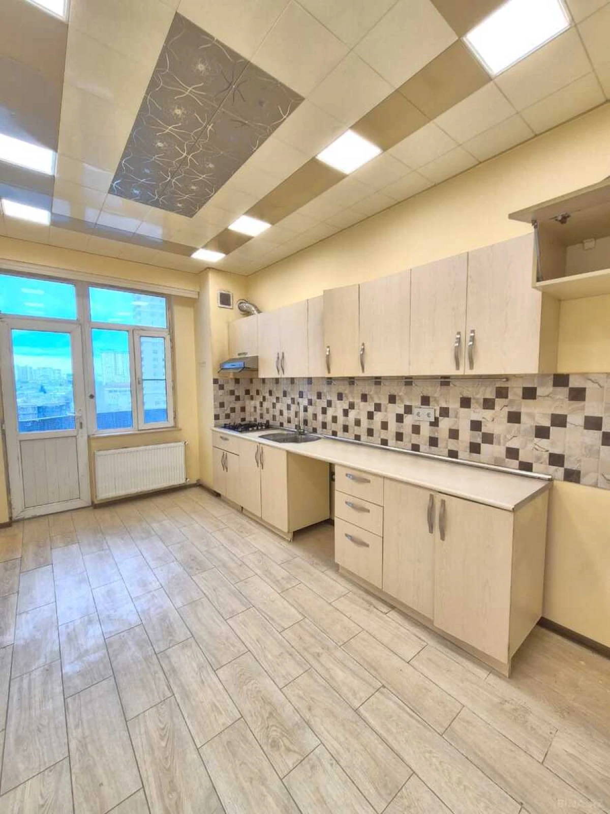 Kirayə verilir 3 otaqlı mənzil 160 m²