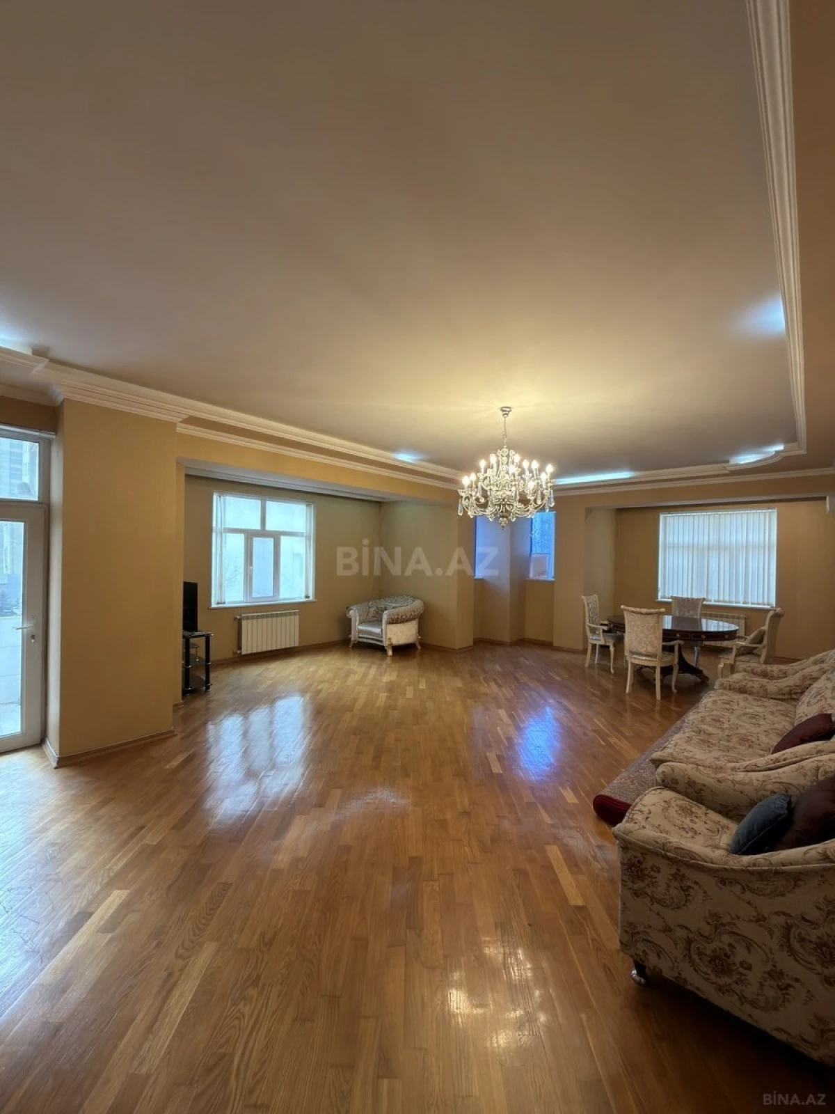 Satılır 3 otaqlı mənzil 165 m²