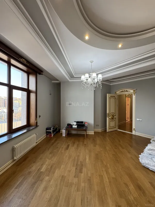 Satılır 4 otaqlı mənzil 285 m²