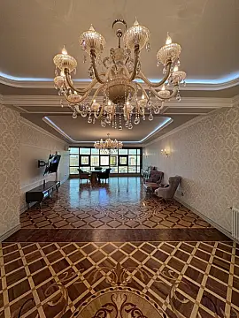 Satılır 4 otaqlı mənzil 285 m²