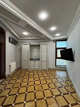 Satılır 4 otaqlı mənzil 285 m²