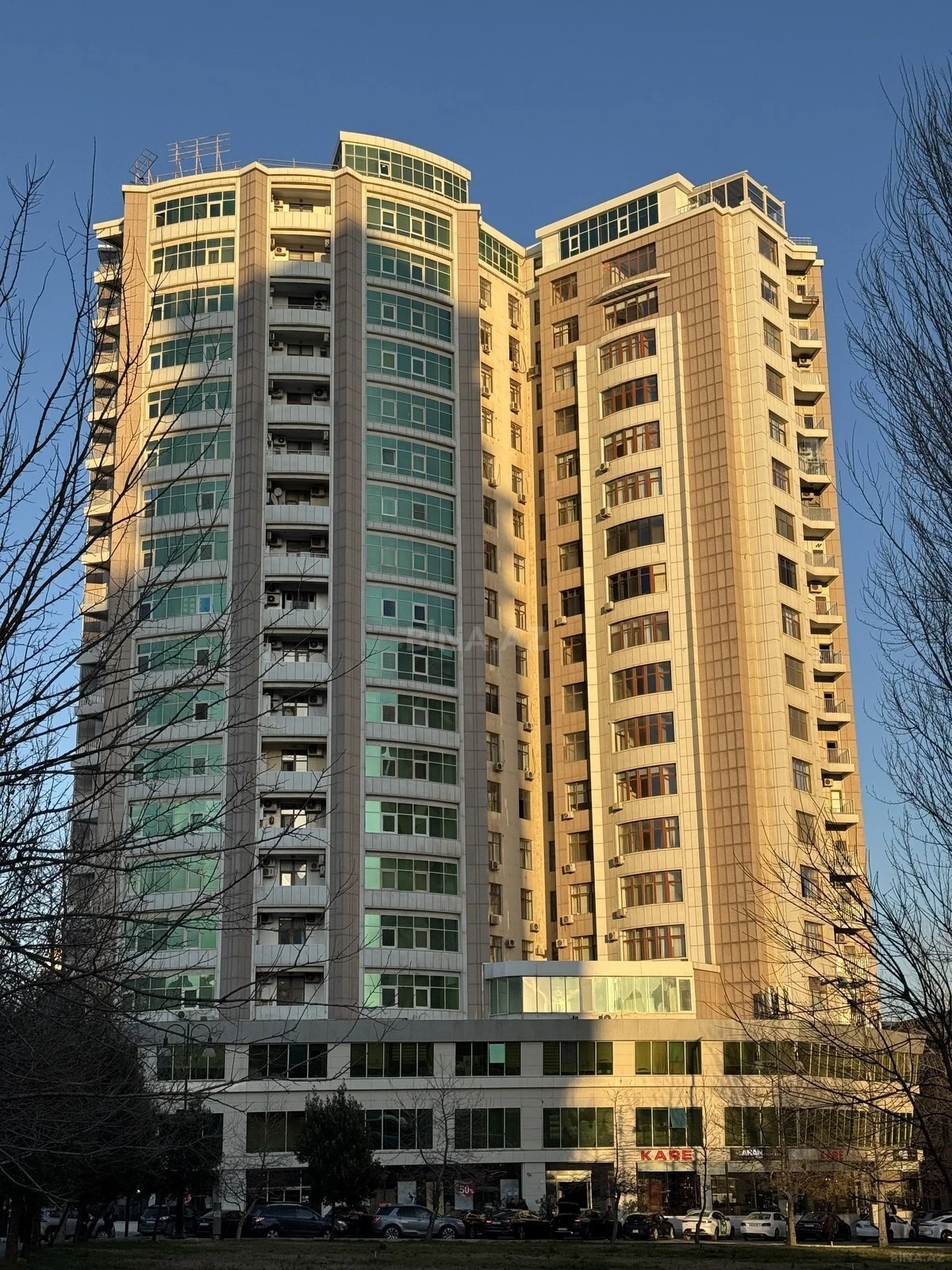 Satılır 4 otaqlı mənzil 285 m²
