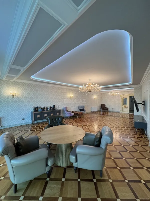 Satılır 4 otaqlı mənzil 285 m²