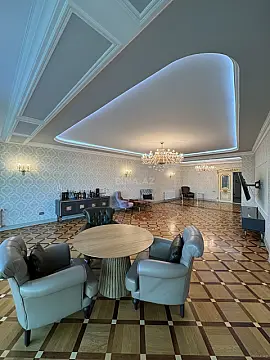 Satılır 4 otaqlı mənzil 285 m²