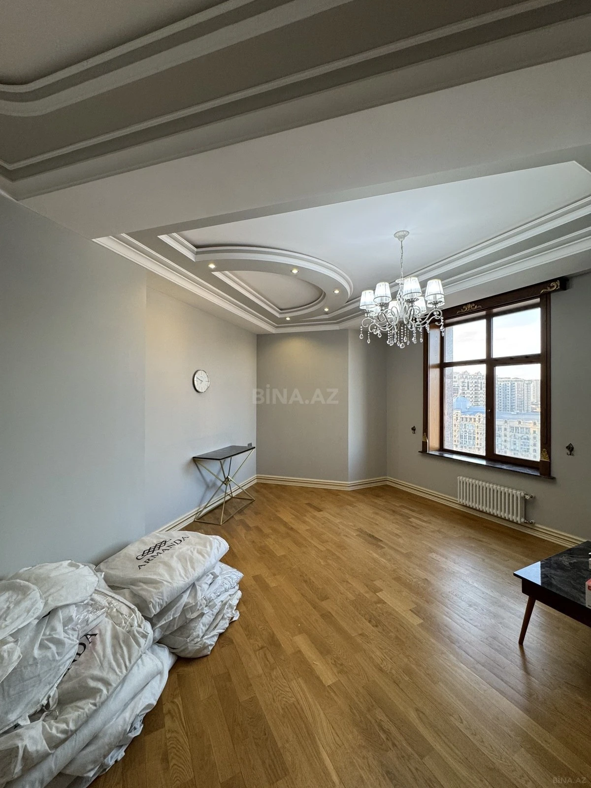 Satılır 4 otaqlı mənzil 285 m²