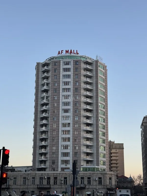 Satılır 4 otaqlı mənzil 285 m²