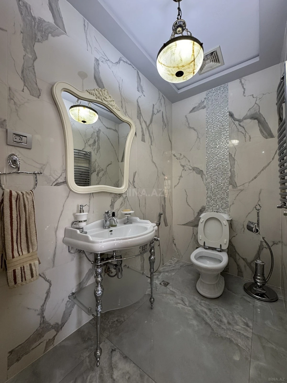 Satılır 4 otaqlı mənzil 285 m²