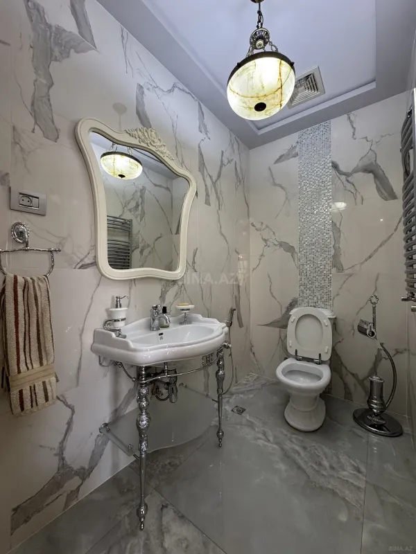 Satılır 4 otaqlı mənzil 285 m²