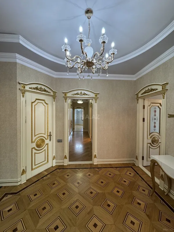 Satılır 4 otaqlı mənzil 285 m²