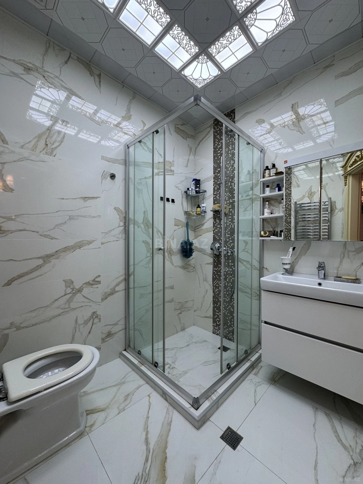 Satılır 4 otaqlı mənzil 285 m²