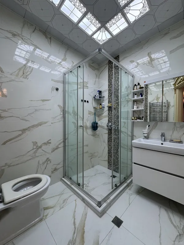 Satılır 4 otaqlı mənzil 285 m²