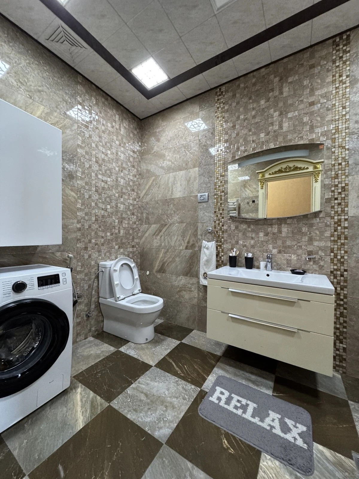 Satılır 4 otaqlı mənzil 285 m²