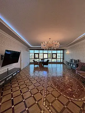 Satılır 4 otaqlı mənzil 285 m²