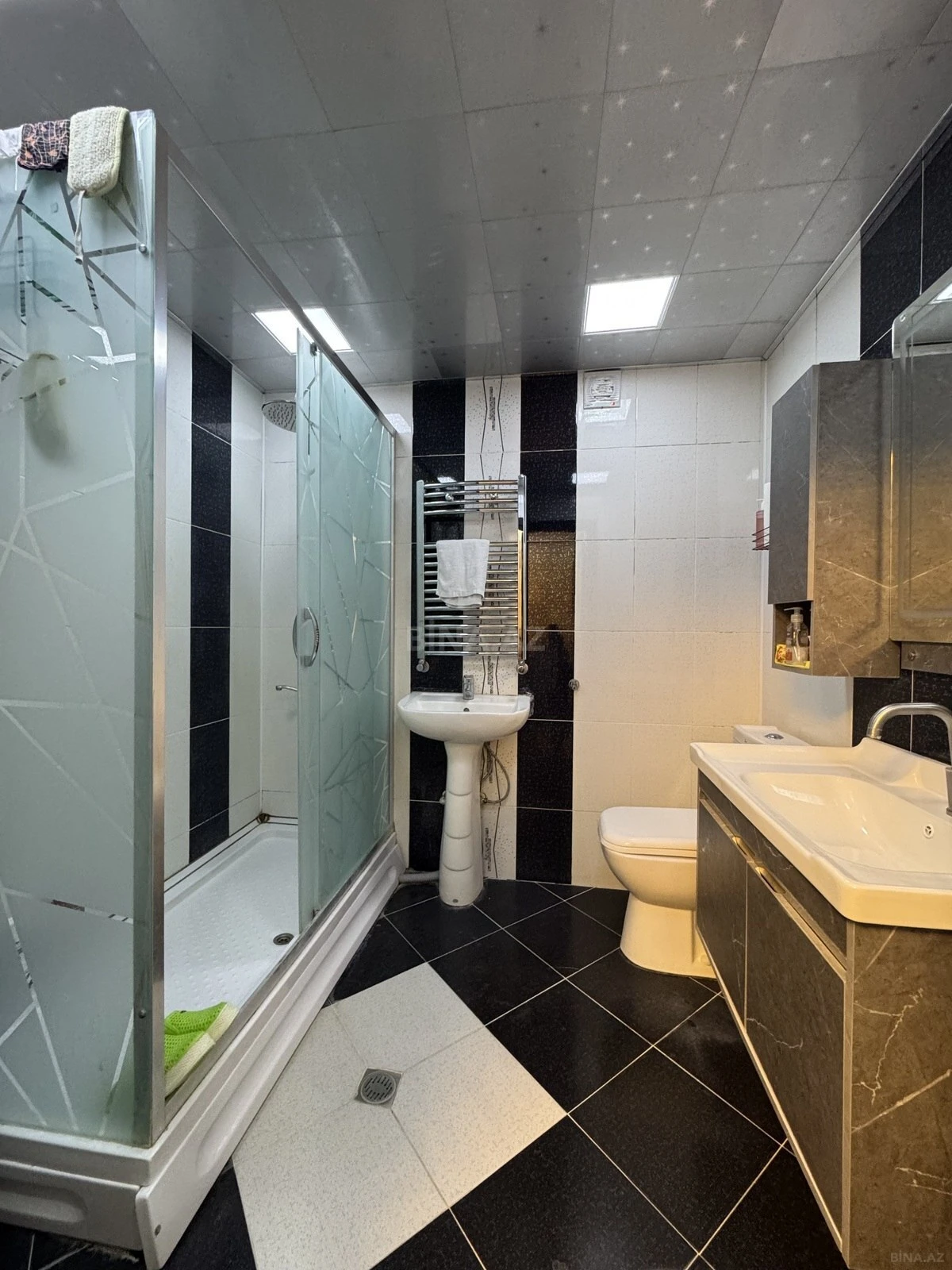 Satılır 3 otaqlı mənzil 150.5 m²