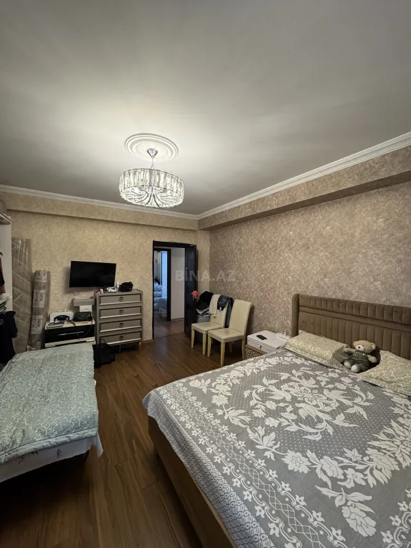 Satılır 3 otaqlı mənzil 150.5 m²