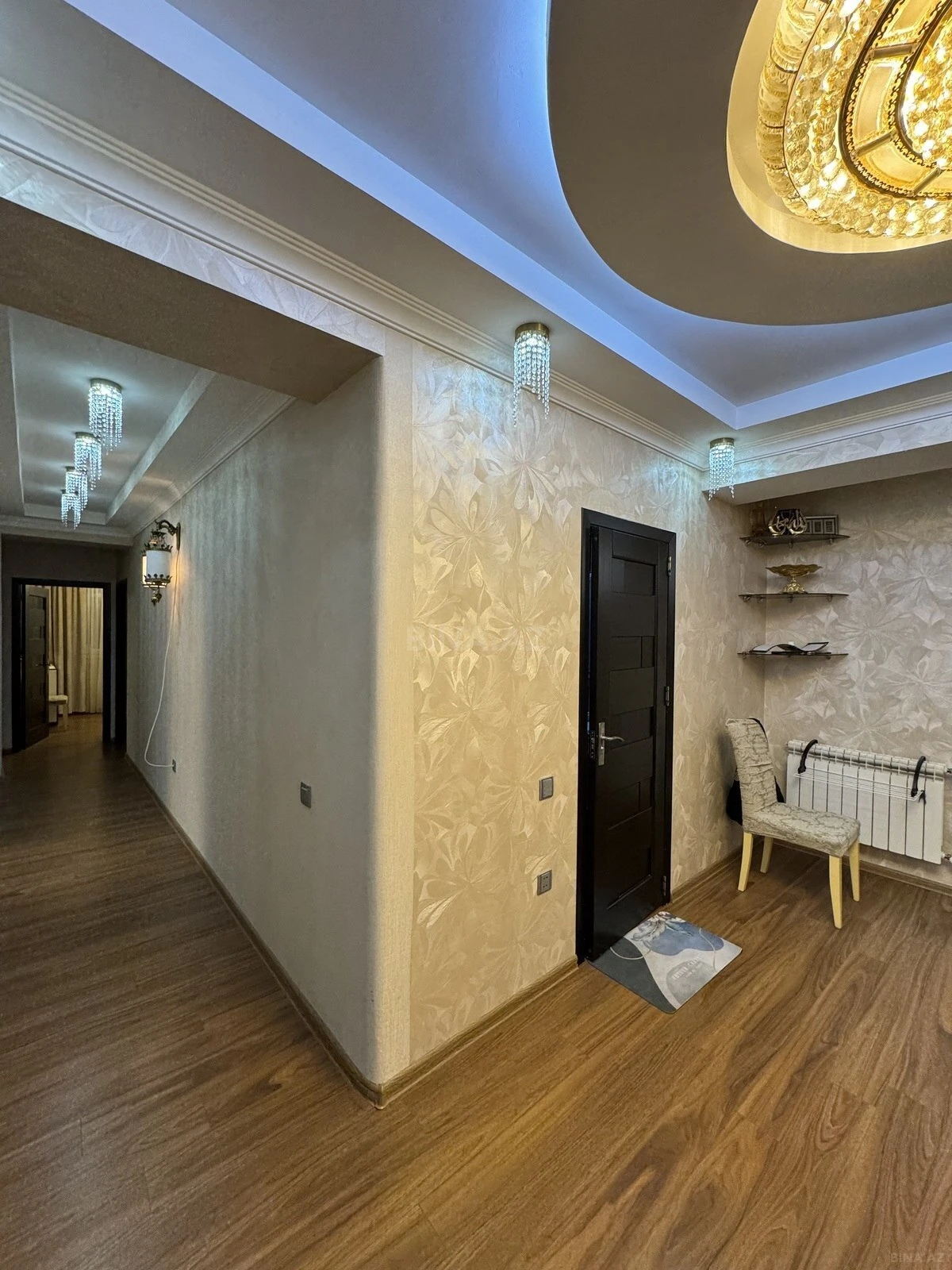 Satılır 3 otaqlı mənzil 150.5 m²