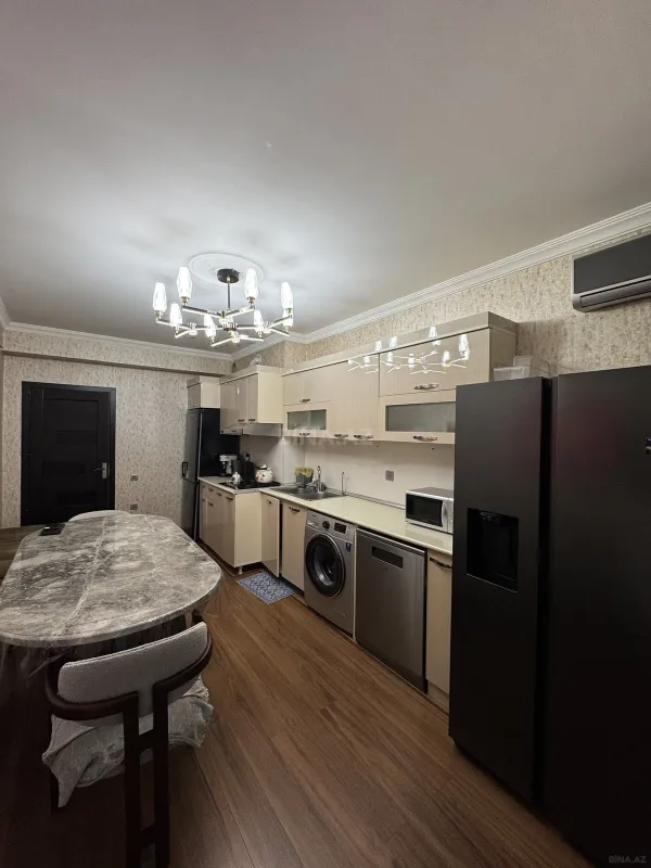 Satılır 3 otaqlı mənzil 150.5 m²