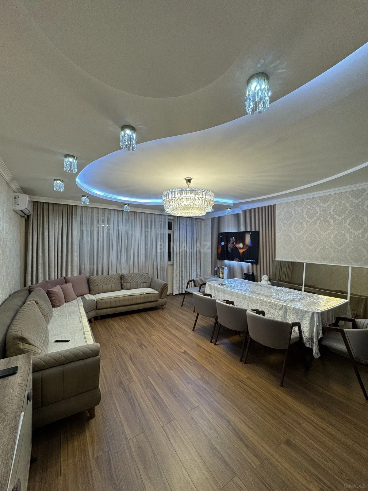 Satılır 3 otaqlı mənzil 150.5 m²