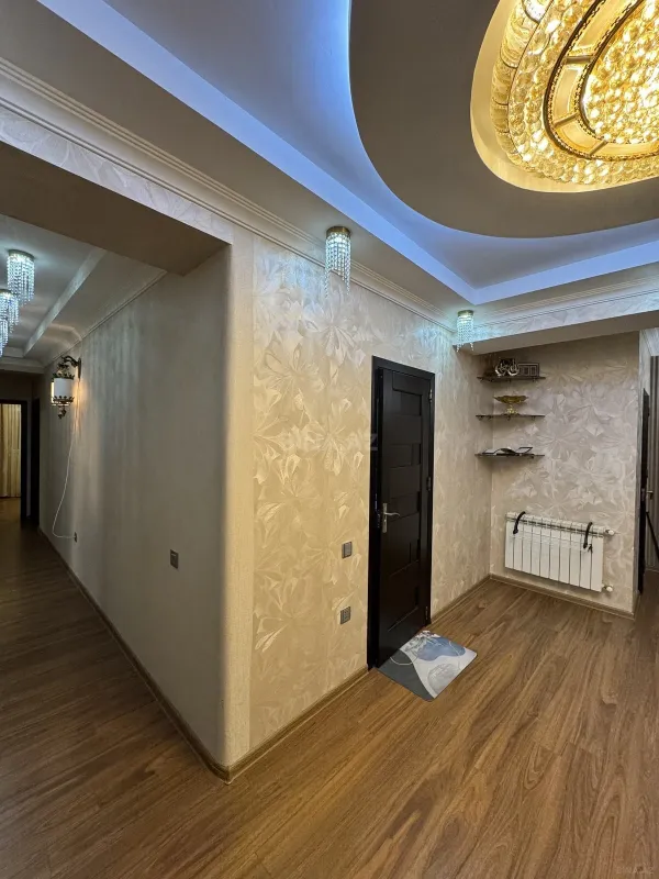 Satılır 3 otaqlı mənzil 150.5 m²