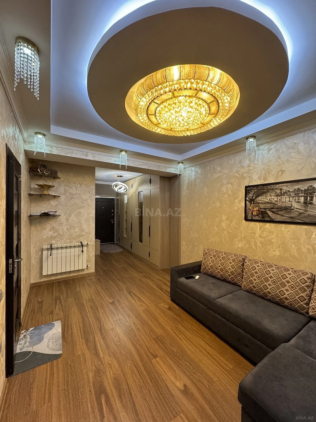 Satılır 3 otaqlı mənzil 150.5 m²