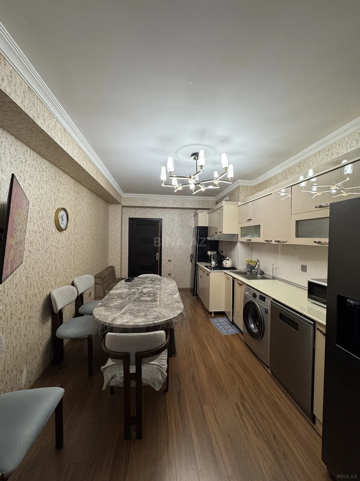 Satılır 3 otaqlı mənzil 150.5 m²
