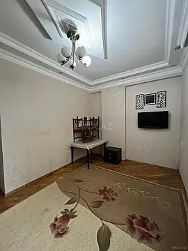 Kirayə verilir 2 otaqlı mənzil 80 m²